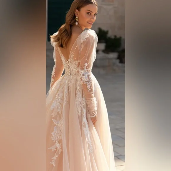 Elegant Ivory Lace Dress.Size 12.P966